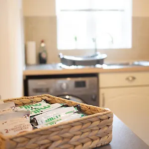 Heraldry - Superb 2 Bed Coach House With Free Parking And Wifi Apartment