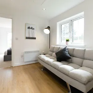 https://sea-breeze-poole-bh14-9eh.tophotelsbath.com